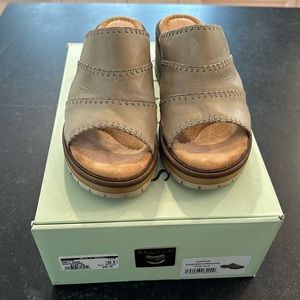 As good as new salvia hunter sandals